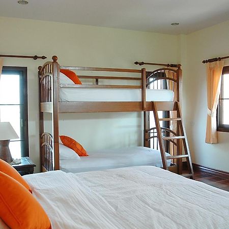 Thararin Villa Ban Doem Bang Номер фото