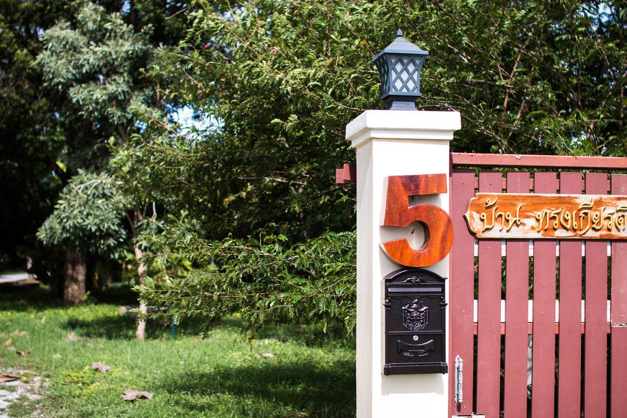 Thararin Villa Ban Doem Bang Экстерьер фото