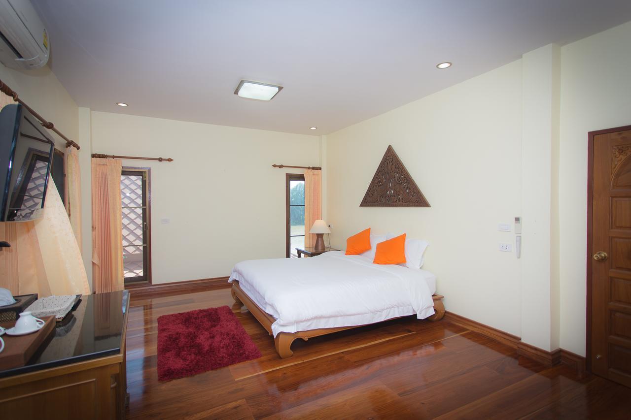 Thararin Villa Ban Doem Bang Номер фото
