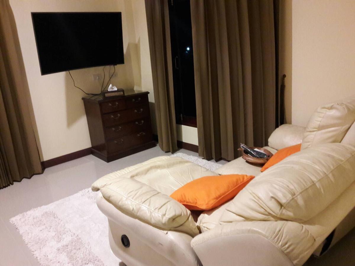 Thararin Villa Ban Doem Bang Экстерьер фото